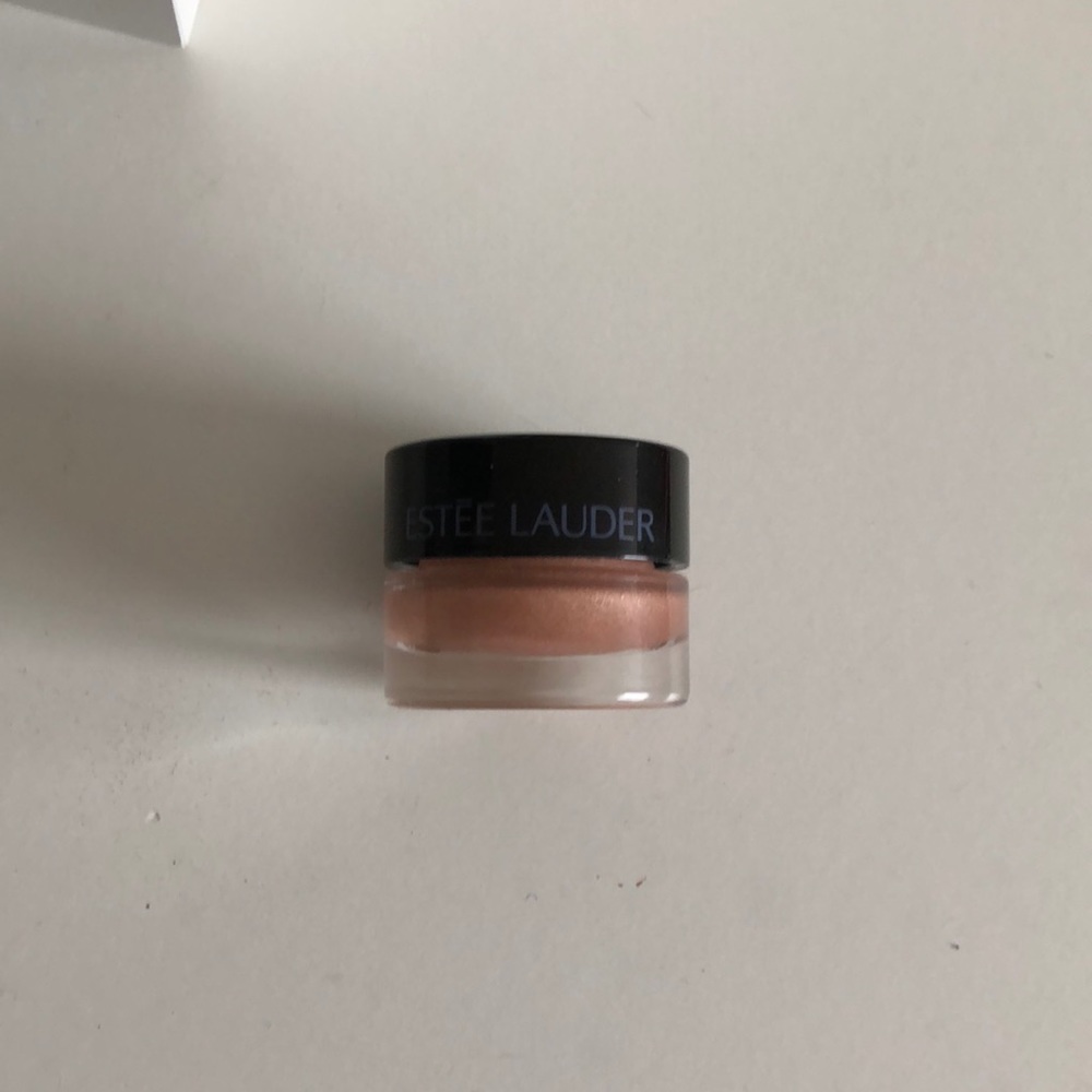 Estee Lauder stay on shadow paint